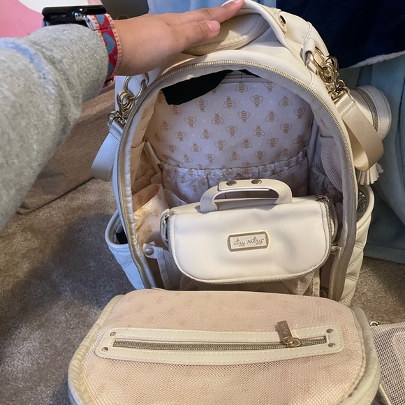 Itzy ritzy boss plus milk and honey - Picture 2 of 2